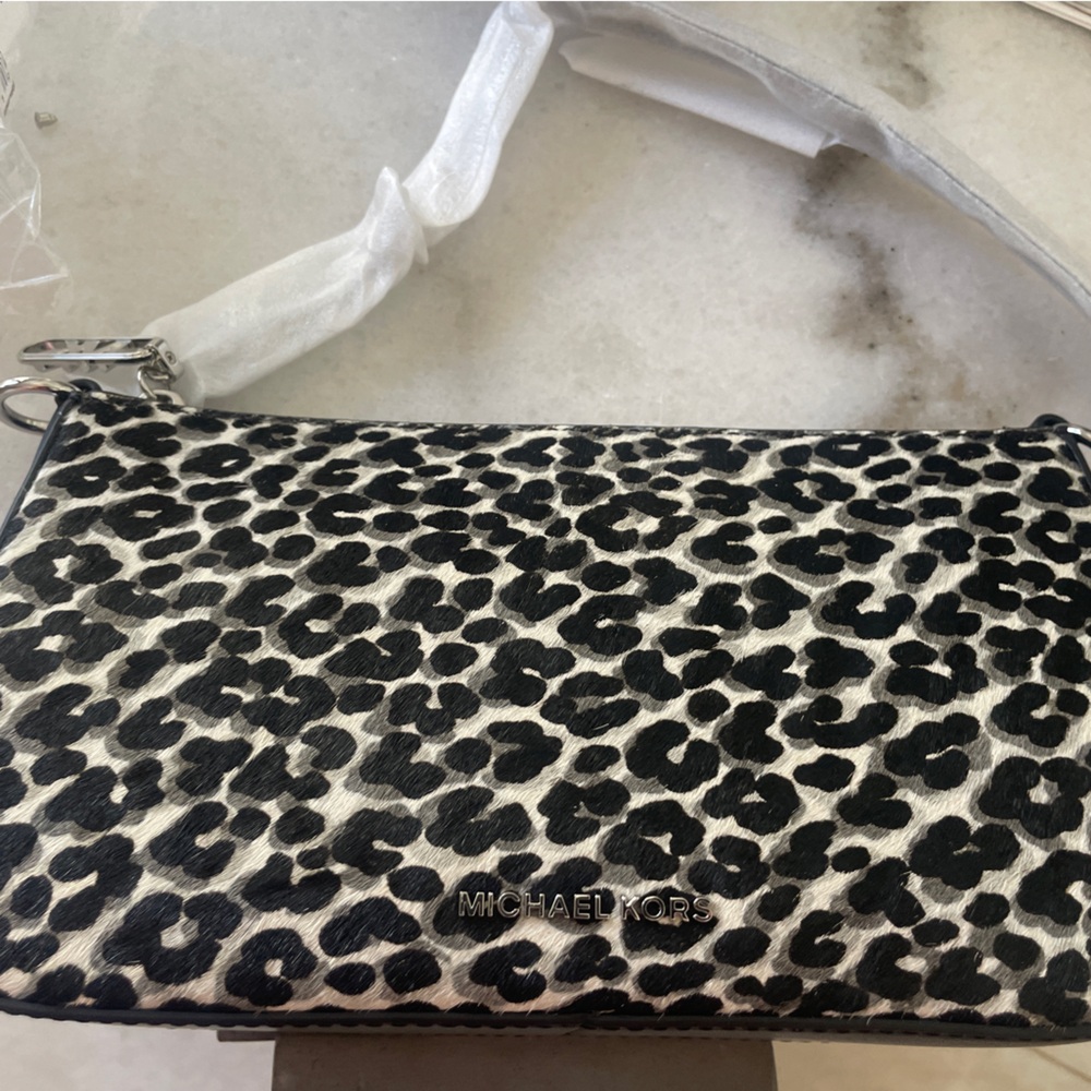 Micheal Kors Leather, animal print, silver hardware NWT Clutch, pouchette,